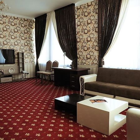 Hotel "Aishadeluxe" Тараз Екстериор снимка