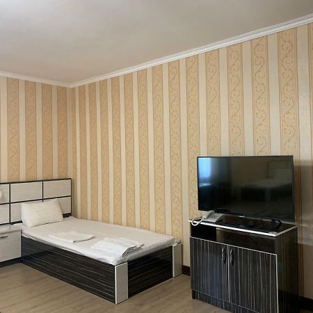Hotel "Aishadeluxe" Тараз Екстериор снимка