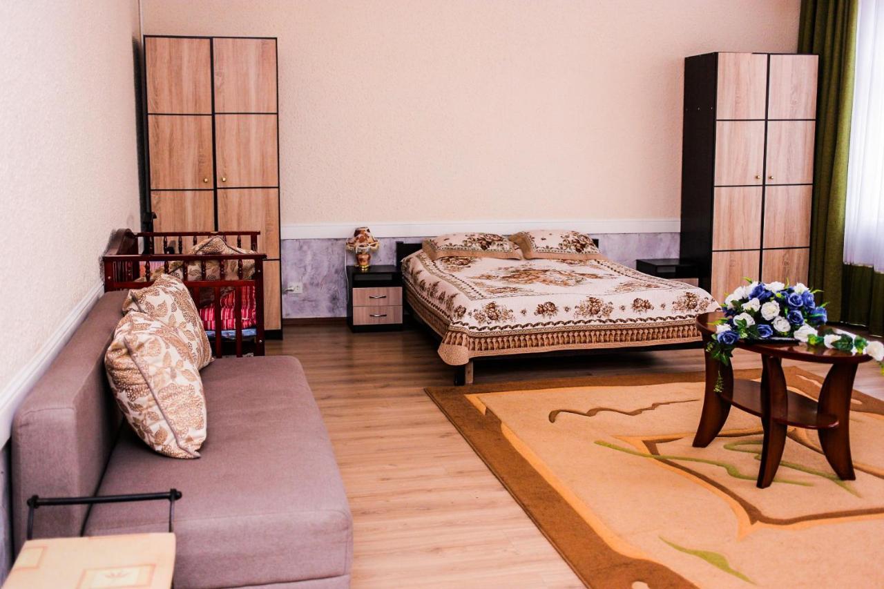 Hotel "Aishadeluxe" Тараз Екстериор снимка