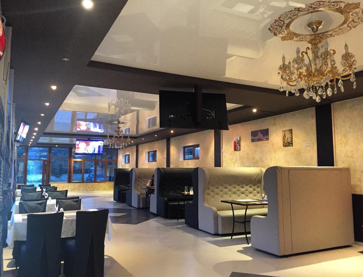 Hotel "Aishadeluxe" Тараз Екстериор снимка
