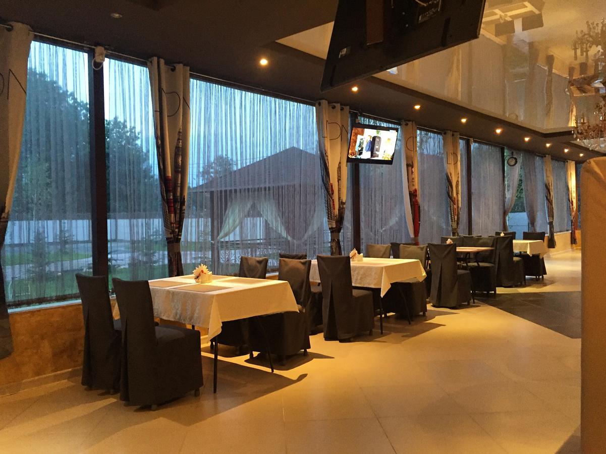 Hotel "Aishadeluxe" Тараз Екстериор снимка