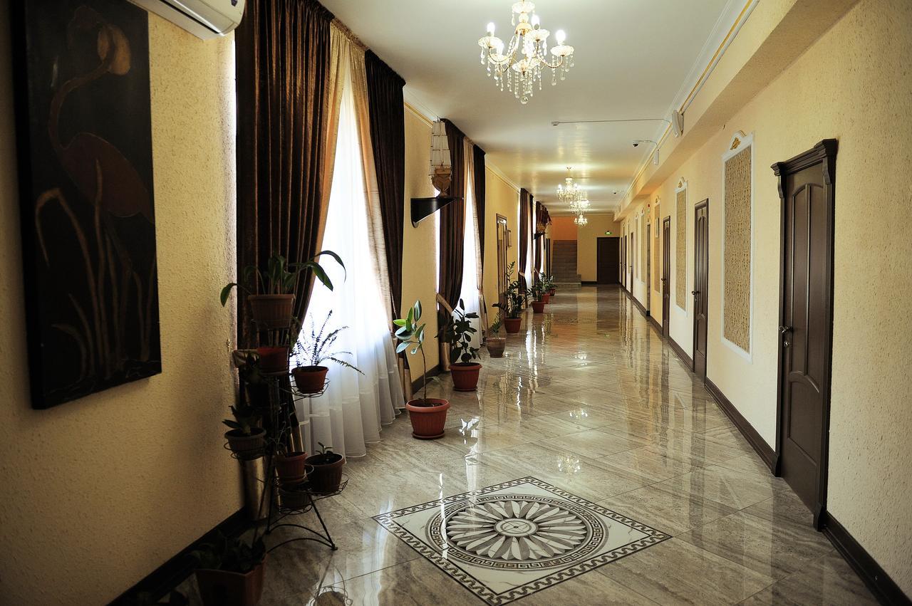 Hotel "Aishadeluxe" Тараз Екстериор снимка