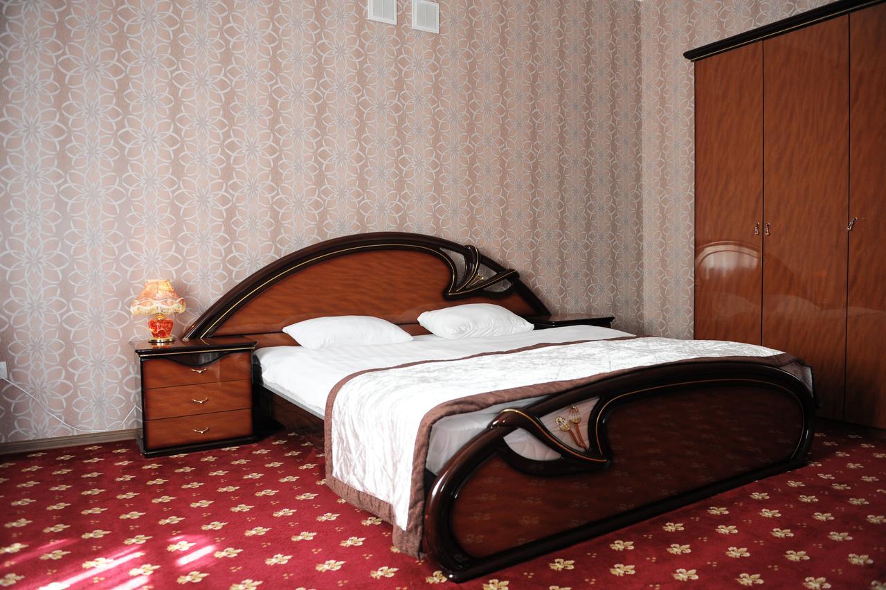 Hotel "Aishadeluxe" Тараз Екстериор снимка