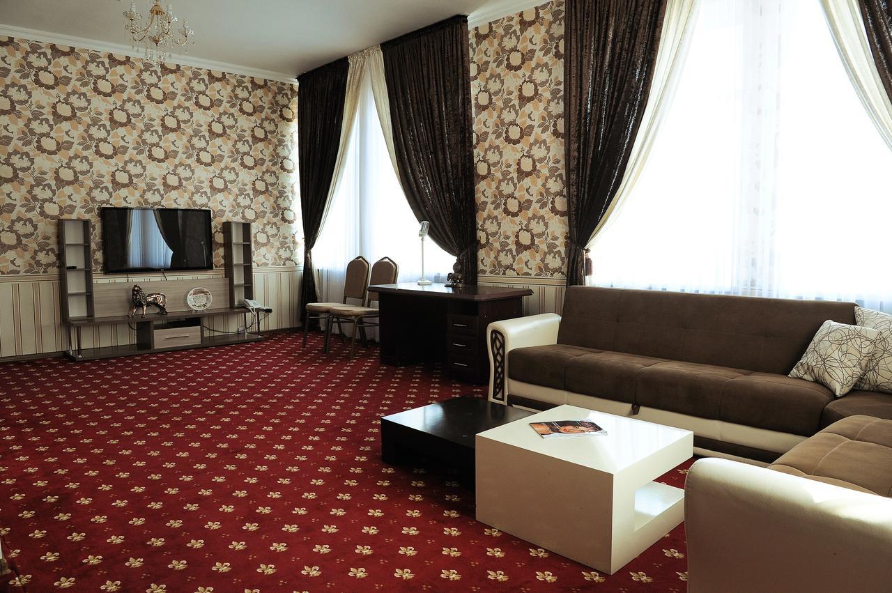 Hotel "Aishadeluxe" Тараз Екстериор снимка