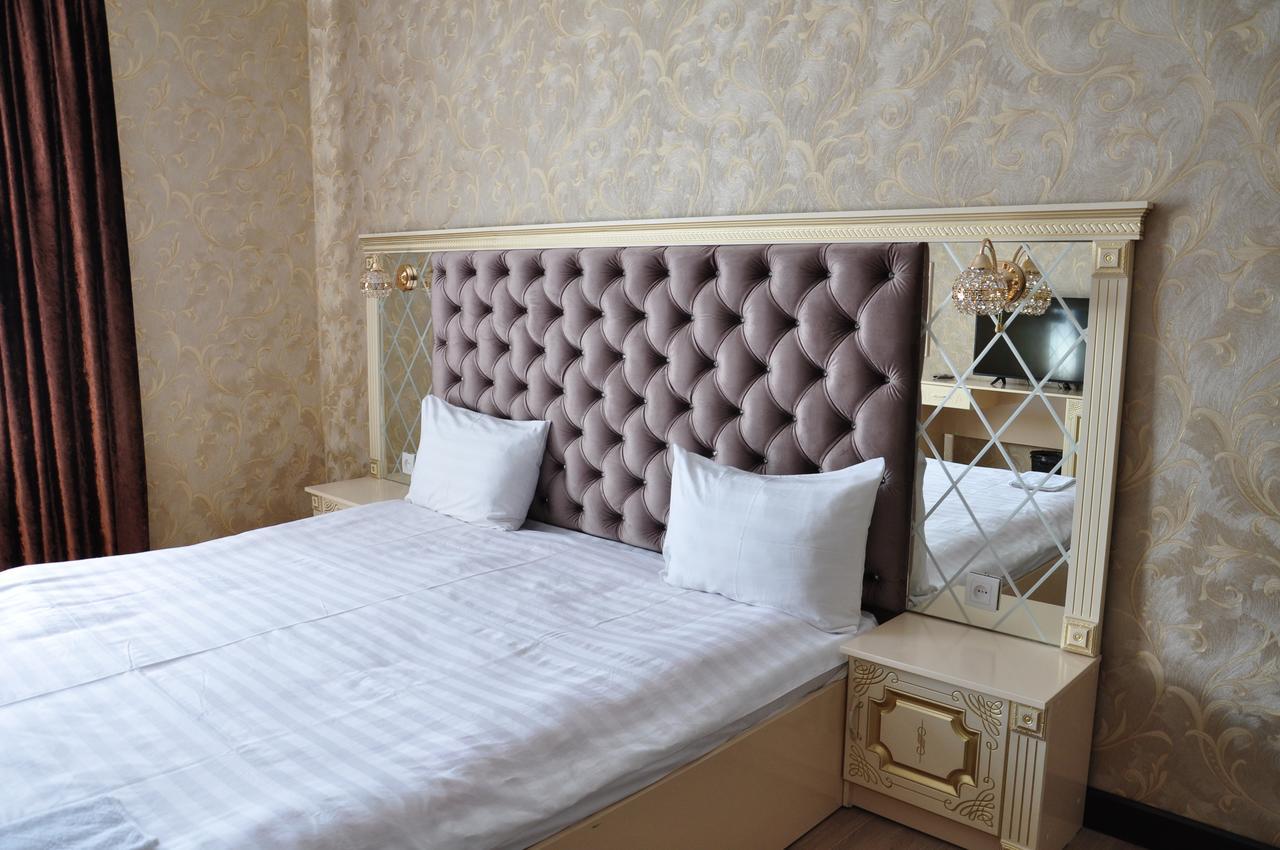 Hotel "Aishadeluxe" Тараз Екстериор снимка