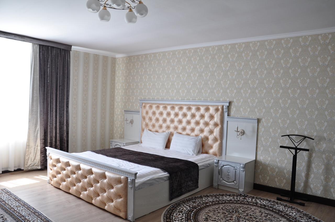 Hotel "Aishadeluxe" Тараз Екстериор снимка