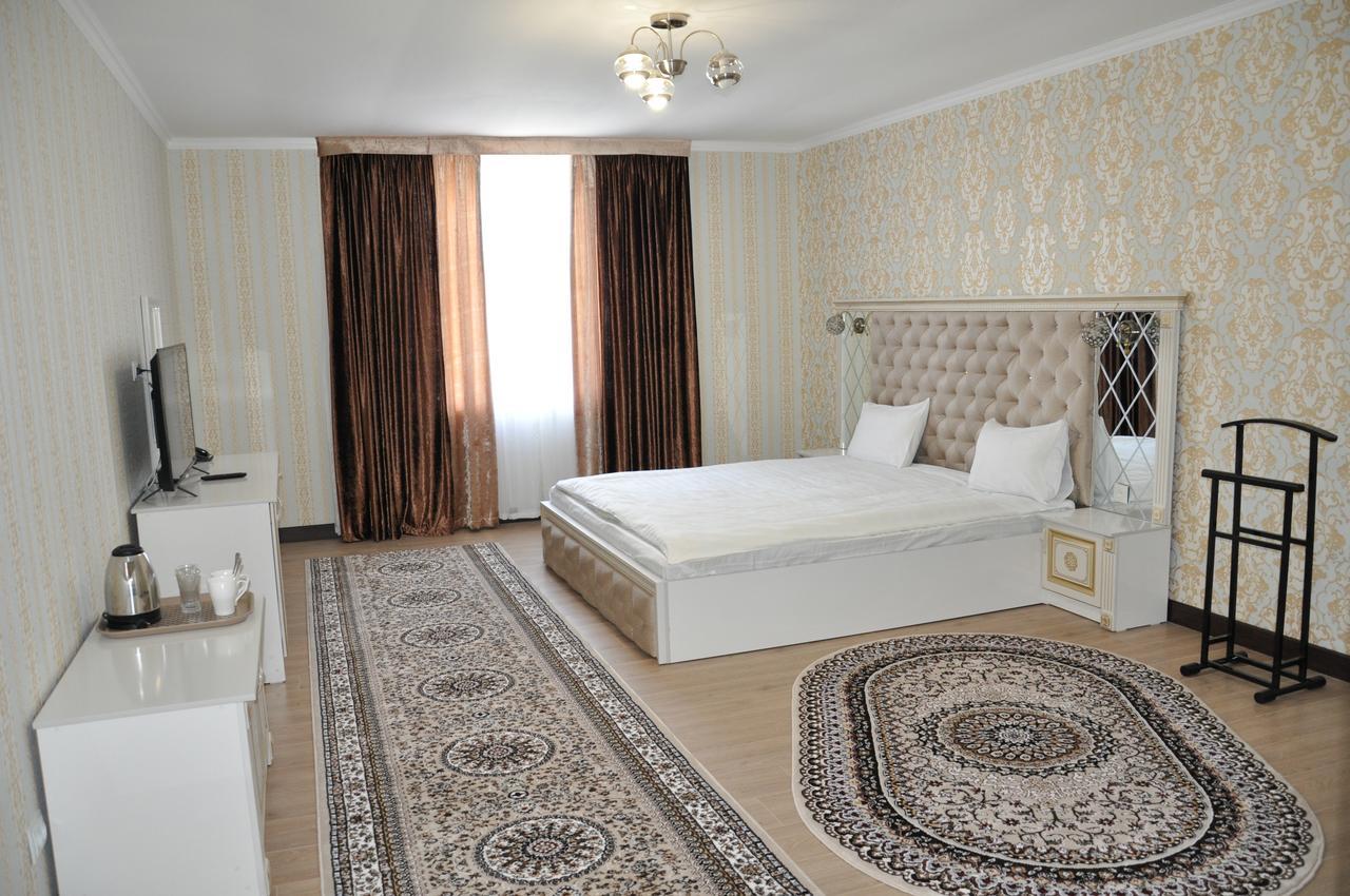 Hotel "Aishadeluxe" Тараз Екстериор снимка