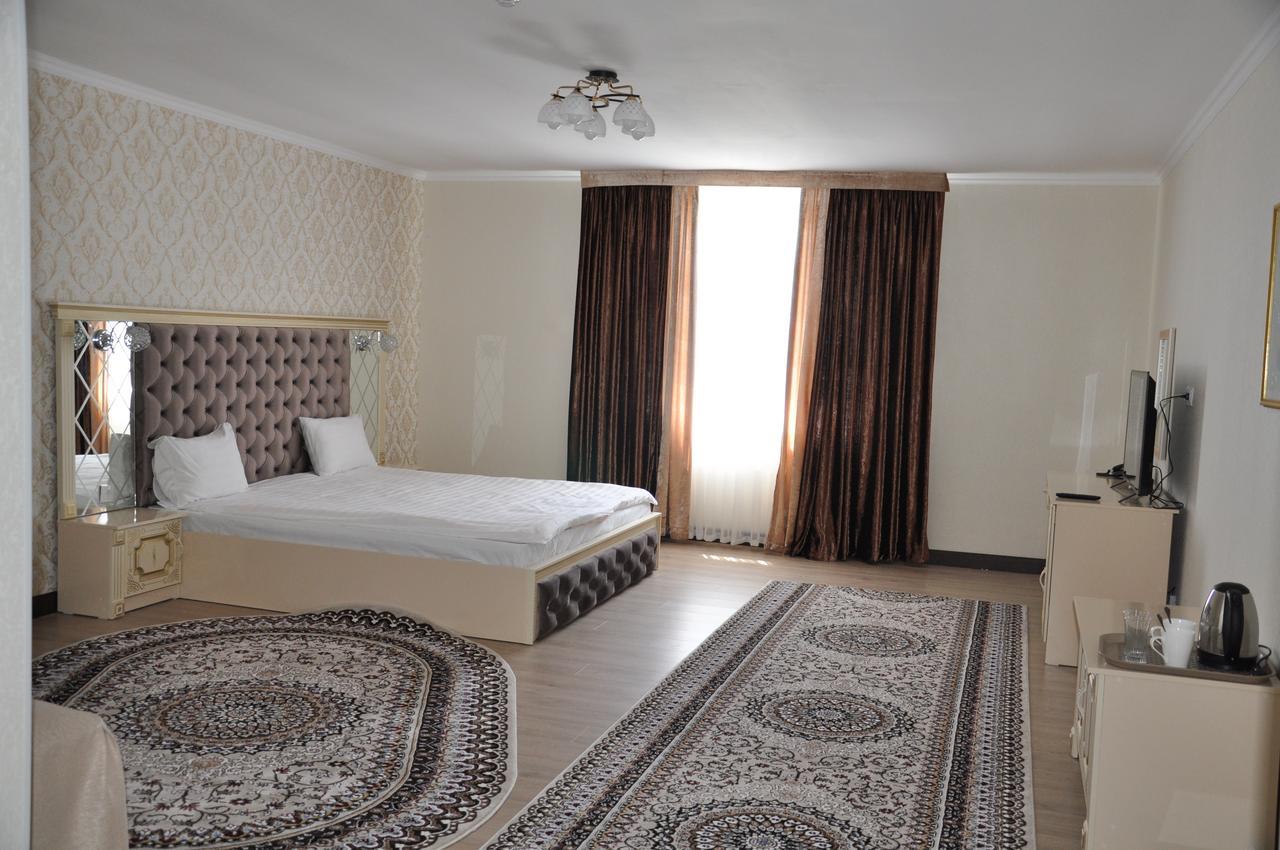 Hotel "Aishadeluxe" Тараз Екстериор снимка