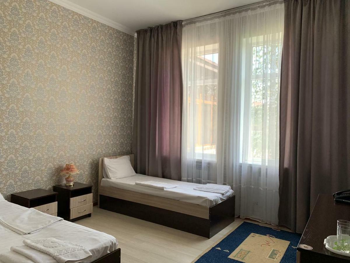 Hotel "Aishadeluxe" Тараз Екстериор снимка