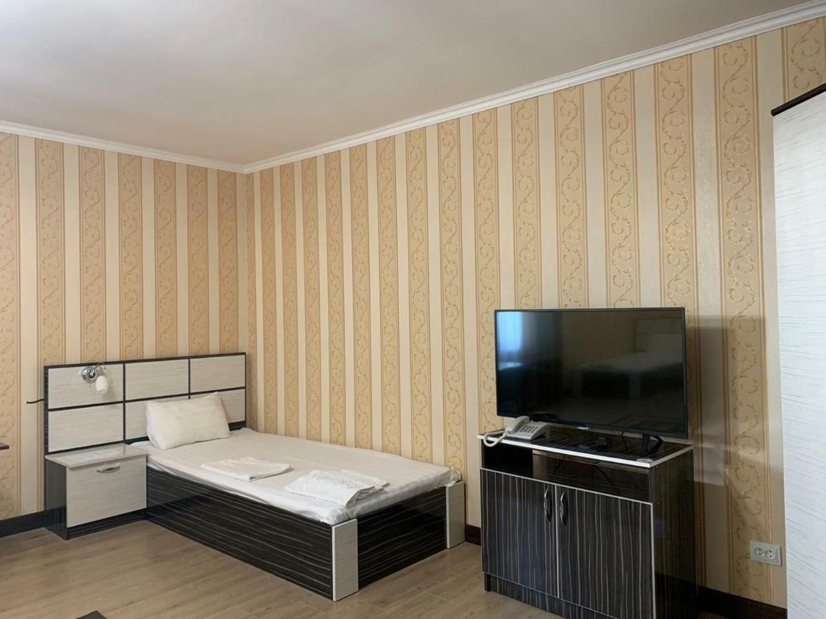 Hotel "Aishadeluxe" Тараз Екстериор снимка